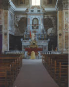 La navata della chiesa (foto Pasquandrea)