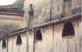 I finestroni ogivali di epoca medievale (foto Tota)