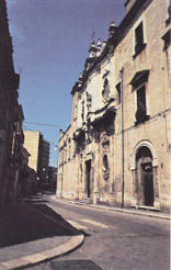La facciata barocca della chiesa di San Lorenzo. (Foto Russi)