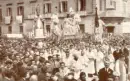 La processione della Madonna del Soccorso in Piazza Castello, negli anni trenta. (Foto Azzeruoli)